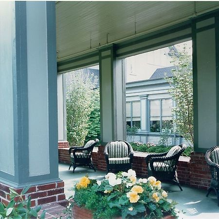 Roycroft Inn East Aurora Екстериор снимка