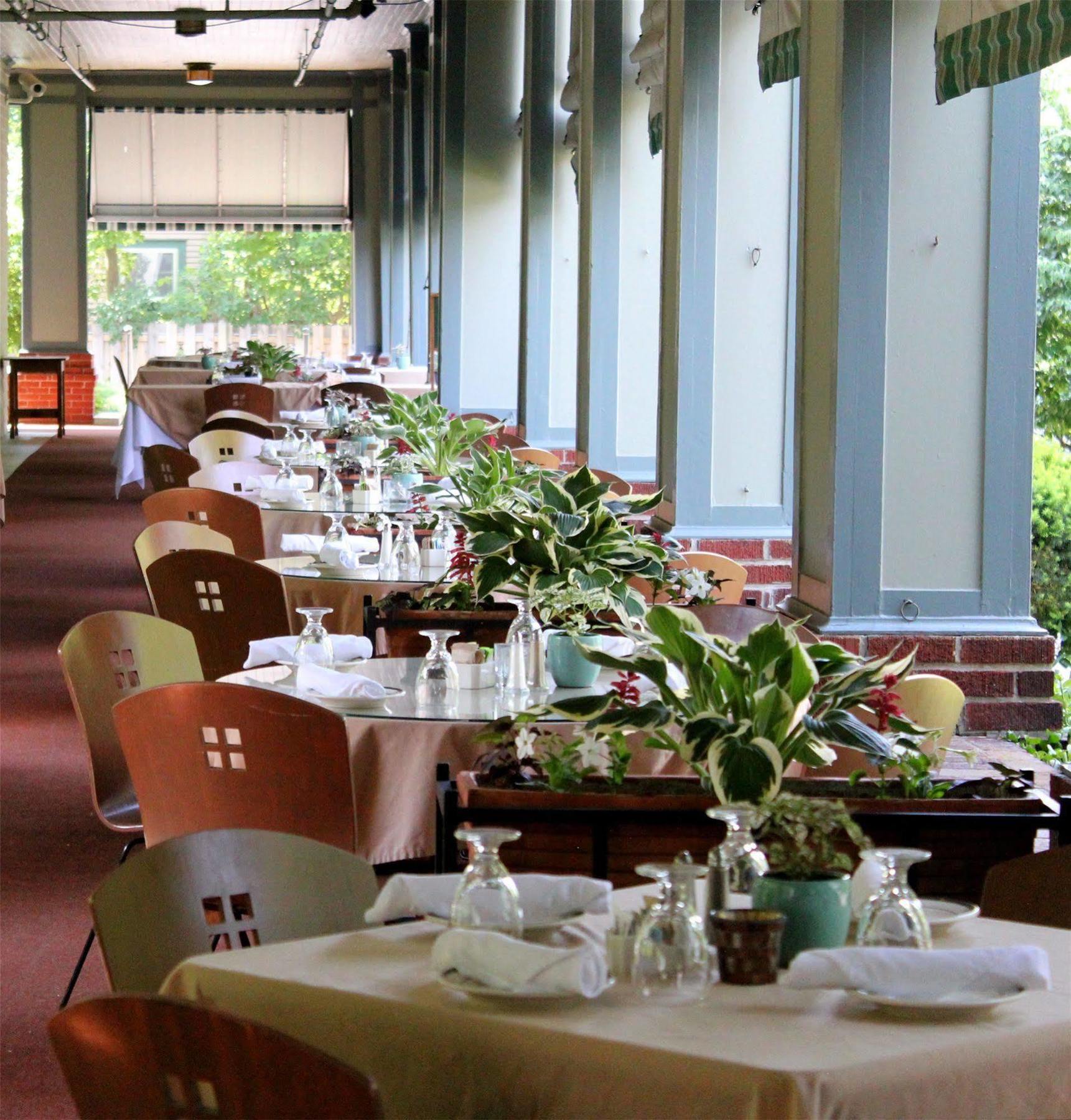 Roycroft Inn East Aurora Екстериор снимка